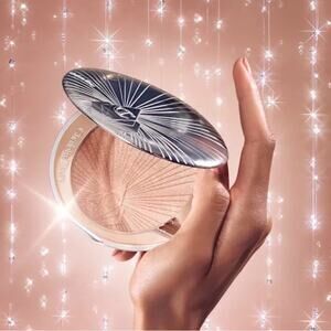 Charlotte Tilbury Radiant Highlighter in Gold NIB